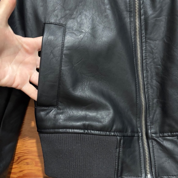 VEGAN BLACK LEATHER MOTORCYCLE/BOMBER JACKET - Picture 5 of 7